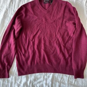 Club Room Men’s V-Neck Cashmere Sweater in Magenta